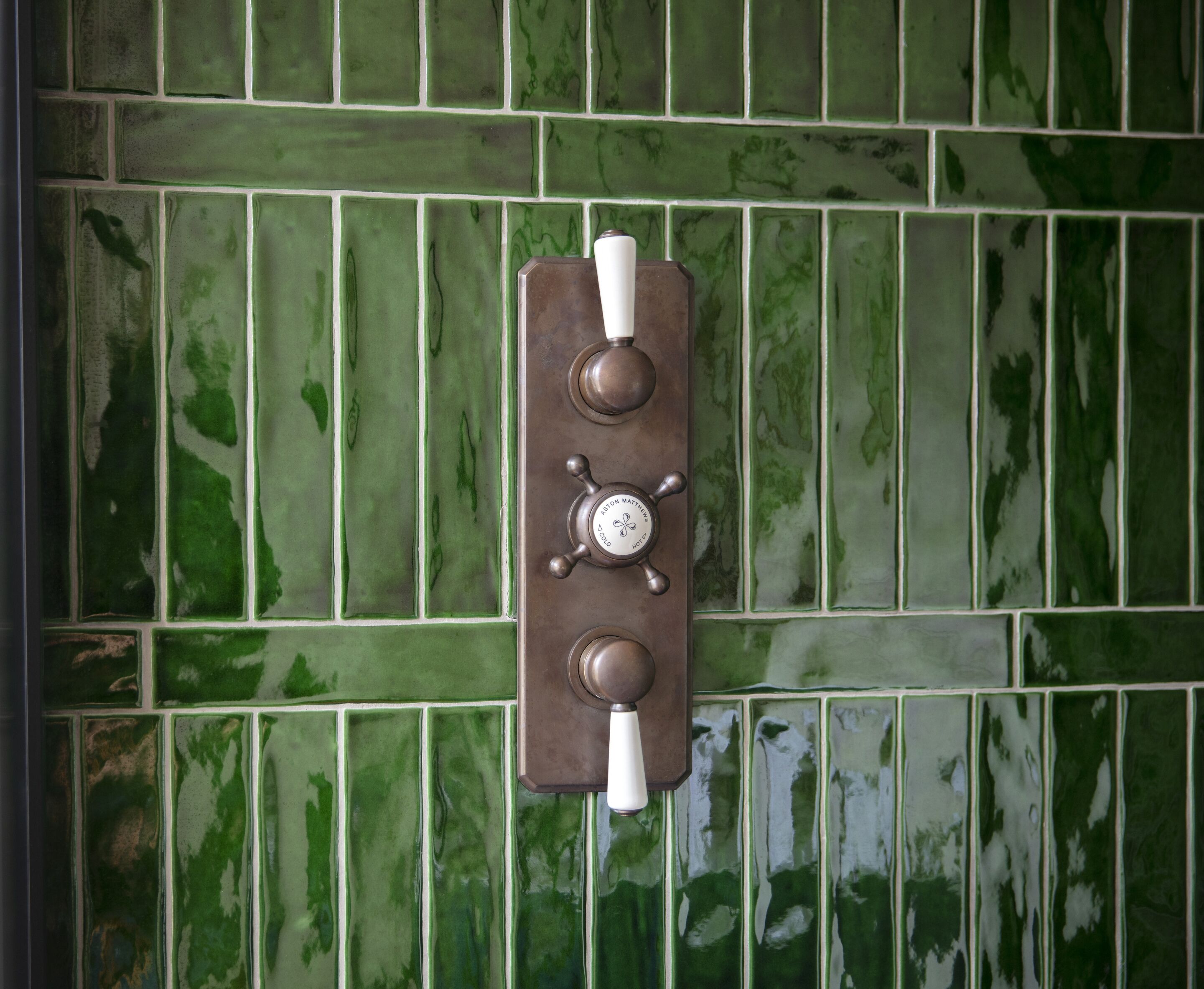 ฝักบัว, ไดร์เป่าผม, ผ้าเช็ดตัว