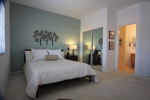5 bedrooms, desk, iron/ironing board, travel crib