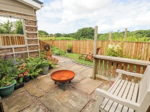 Cottage | Property grounds - Garden View (Pembroke)