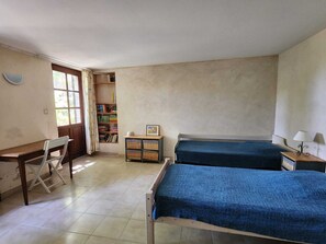 5 bedrooms, iron/ironing board, bed sheets - Spacieuse Maison Familiale Avec Piscine aux Portes de la Provence (Saint-Paul-Trois-Châteaux)