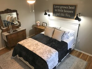 2 bedrooms, iron/ironing board, bed sheets