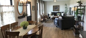 Prairie View Cottage! New backyard deck at private and cozy country retreat!