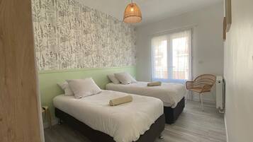 3 bedrooms, desk, iron/ironing board, travel crib