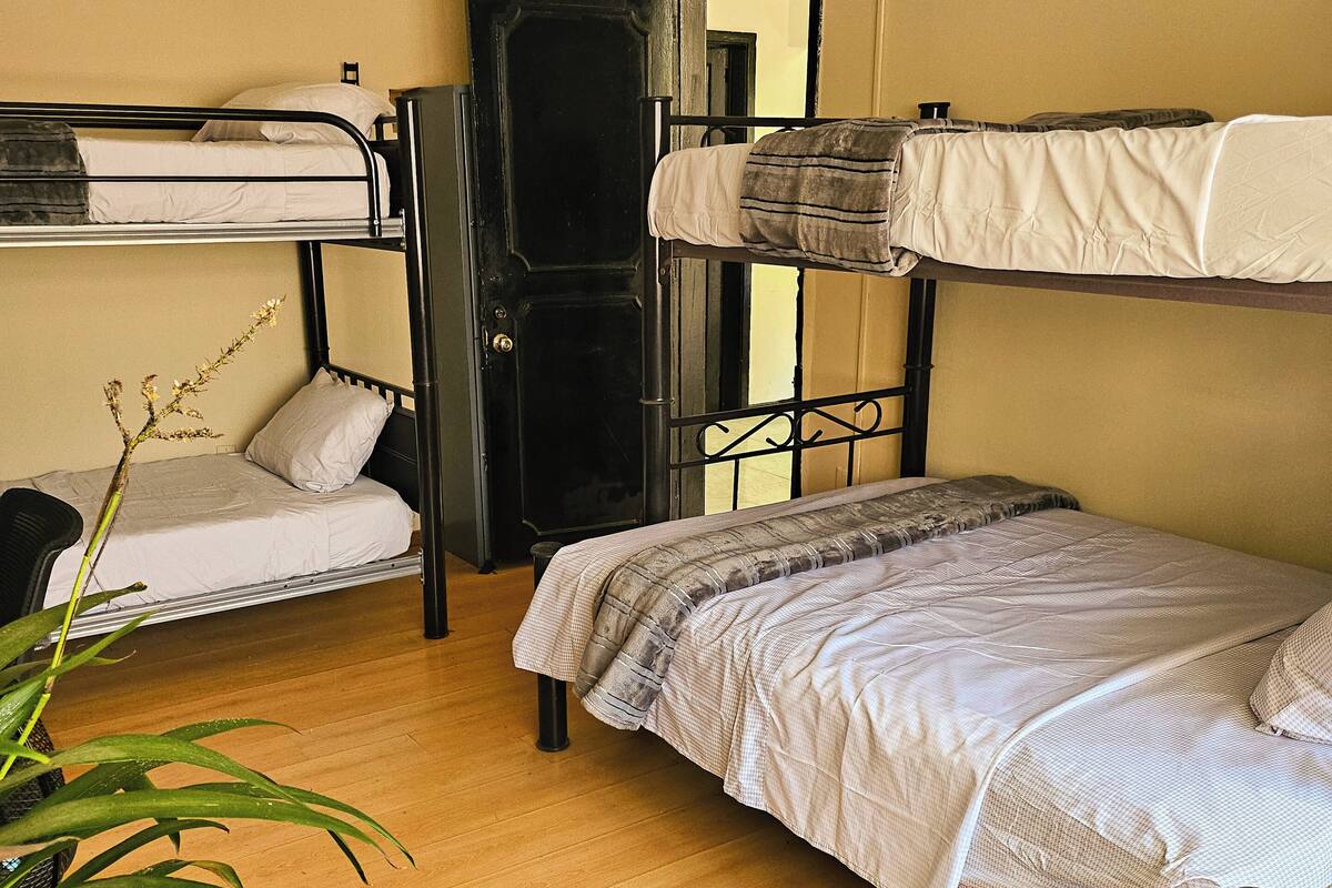 City Shared Dormitory, Men only | Desk, bed sheets