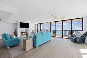 Smart TV - Penthouse, 180° View, Lazy River, Hot Tub, Sleeps 12 (North Myrtle Beach)