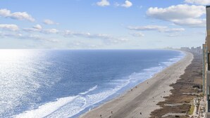 A beach with a clear sky and a few clouds. - Penthouse, 180° View, Lazy River, Hot Tub, Sleeps 12 (North Myrtle Beach)