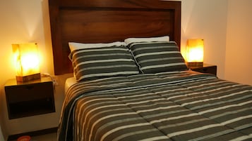 Apartamento executivo | Roupas de cama premium, edredons de pluma, escrivaninha