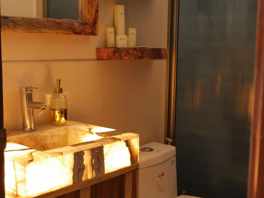 Executive Apartment | Bathroom | Combined shower/bathtub, rainfall showerhead, towels