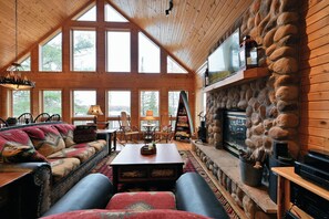 Ferienhütte, Mehrere Betten, Kamin | Wohnbereich