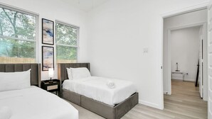Unclassified image, 4 of 26, button - 2 Homes•Sleeps 18•Near Downtown•Foosball•SmartTvs (Houston)