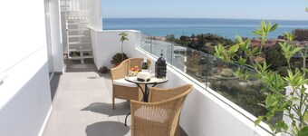 Amazing Penthouse with Spacious Roof Top Terrace  