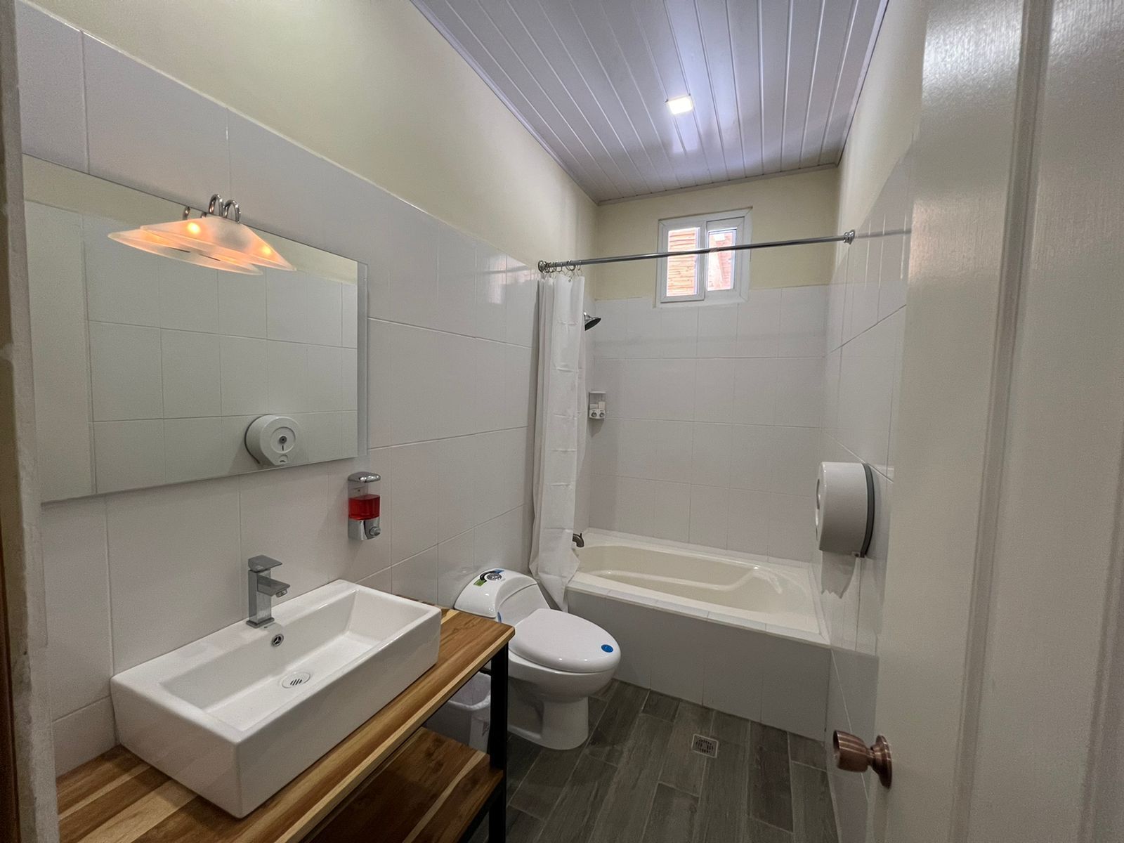 A bathroom with a sink, toilet, and bathtub.