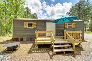 Terrace/patio - Higden Studio w/ Private Deck < 1 Mi to Lake! (Higden)