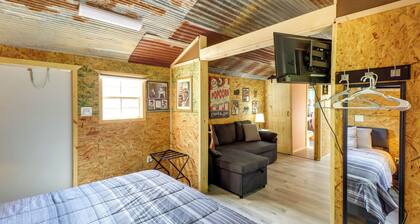 Higden Studio w/ Private Deck < 1 Mi to Lake!