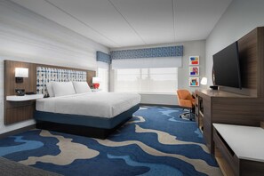 A hotel room with a bed, a desk, a TV, and a window. - Hampton Inn And Suites By Hilton Naples South (Naples)