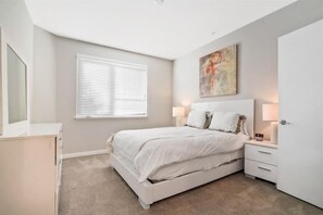 2 Schlafzimmer, Schreibtisch, Bügeleisen/Bügelbrett, kostenloses WLAN