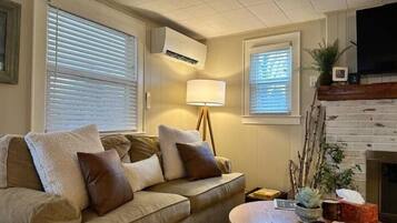 Smart TV, chimenea, videojuegos y futbolito