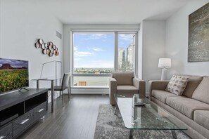 Smart TV - Hudson Yards 1 BR river | Desk + Wi-Fi (New York)