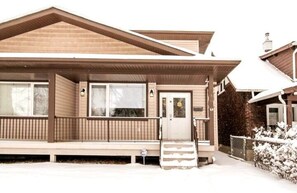 Exterior detail - Bali Escape-King Bed☆Jetted Tub☆Fireplace-Garage
 (Edmonton)