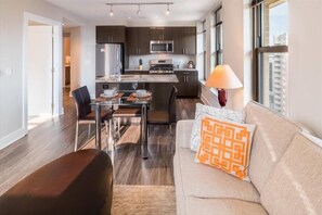 Interior - Pentagon City 2 BR | Rooftop Pool | Pool + Gym (Arlington)