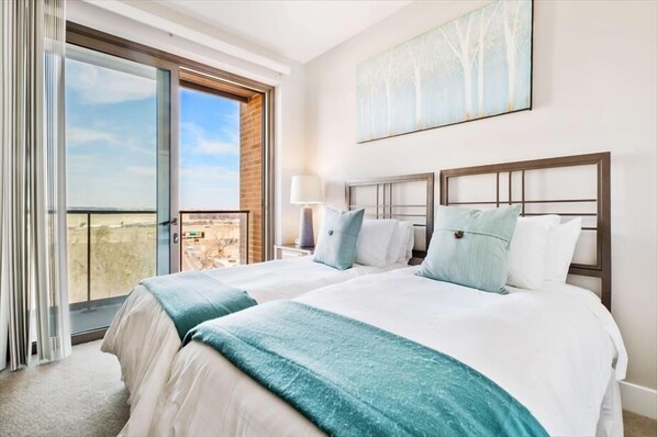 2 slaapkamers, een bureau, een strijkplank/strijkijzer, gratis wifi