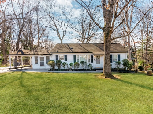 Country's Club Southern Comfort Retreat