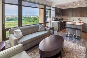 Smart TV - Pentagon City 2 BR | Steps from Whole Foods (Arlington)