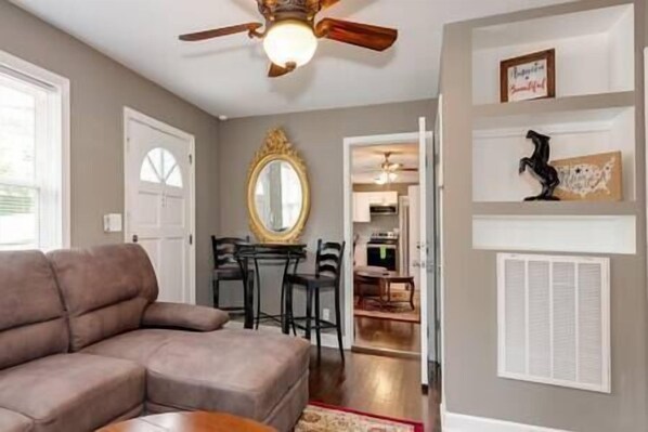 TV - Downtown Winston's - 2 BR - Queens - Pad 2 (Winston-Salem)