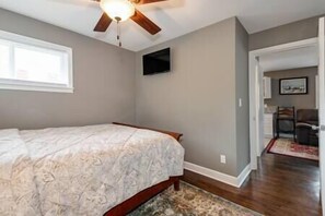 2 bedrooms, iron/ironing board, WiFi - Downtown Winston's - 2 BR - Queens - Pad 2 (Winston-Salem)