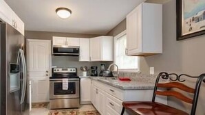Unclassified image, 3 of 12, button - Downtown Winston's - 2 BR - Queens - Pad 2 (Winston-Salem)