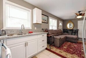 TV - Downtown Winston's - 2 BR - Queens - Pad 2 (Winston-Salem)