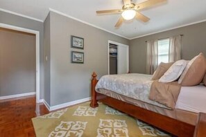 3 bedrooms, iron/ironing board, WiFi - Mid-Century Triad Gem: 3 Beds, 2 Baths (Winston-Salem)