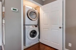 Interior - Winston's - 2 BR - Downtown's - Queens - Pad 1 (Winston-Salem)