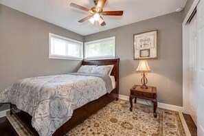 2 bedrooms, iron/ironing board, WiFi - Winston's - 2 BR - Downtown's - Queens - Pad 1 (Winston-Salem)