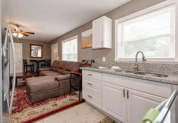 TV - Winston's - 2 BR - Downtown's - Queens - Pad 1 (Winston-Salem)