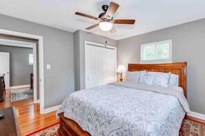 3 chambres, fer et planche à repasser, Wi-Fi, draps fournis