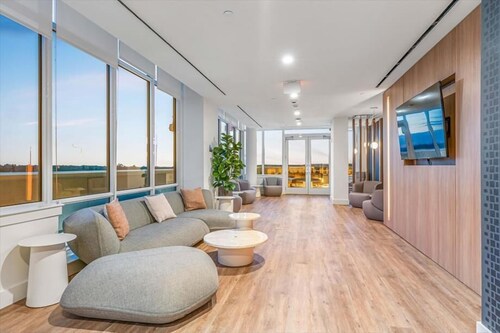 White Plains Studio BR | Gym + Pool | 24hr Doorman