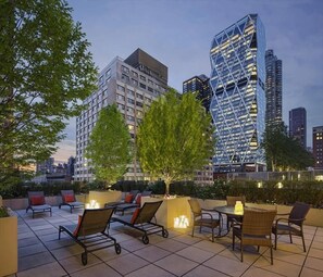 Outdoor dining - Columbus Cirle 1 BR city | Parking Available (New York)