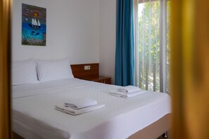 Habitación estándar, 1 cama Queen size, vista al río | Ropa de cama de alta calidad, wifi gratis y ropa de cama 