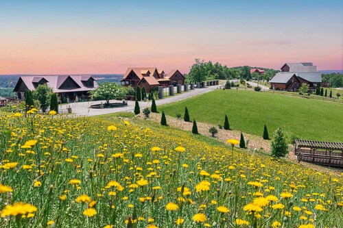 MountainTop Compound Groups,Corporate Retreat,Weddings,Churches 10-40BR,
66 Beds