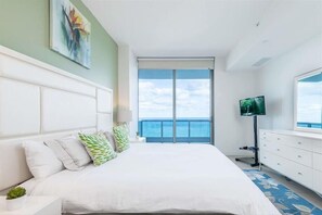 1 bedroom, desk, iron/ironing board, free WiFi - Oceanfront Luxury Getaway | Outdoor Pools & Parking | South Florida (Miami Beach)