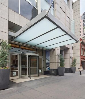 Exterior detail - SoMa 1 BR | Desk + Wi-Fi | Outdoor Lap Pool (San Francisco)