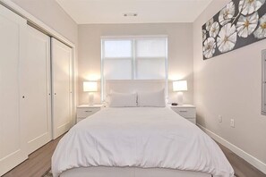 1 soverom, skrivebord, strykejern/-brett og wi-fi (inkludert)