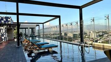 Outdoor pool, a heated pool