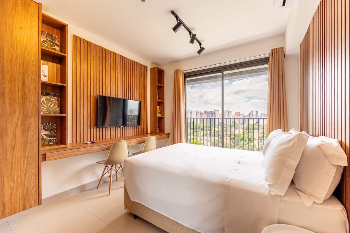 Deluxe Studio | Individually decorated, individually furnished, free WiFi, bed sheets