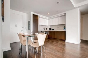 Dining - 42nd Street 1 BR | Gym + Rooftop available (New York)