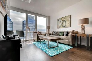 Smart TV - 42nd Street 1 BR | Gym + Rooftop available (New York)