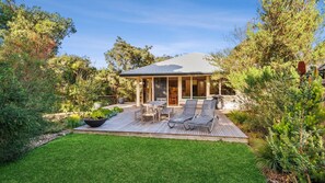 Outdoor dining - Alexander in Old Lonnie (Point Lonsdale)