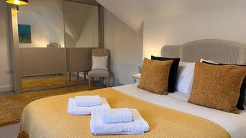 4 bedrooms, iron/ironing board, free WiFi, bed sheets