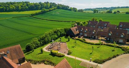 Bright & Spacious Chilterns Hideaway - Pass the Keys